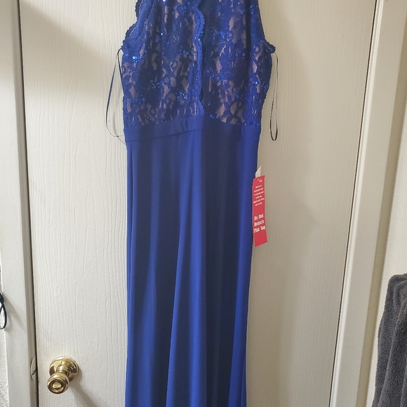 Gorgeous, stretchy, long formal dress - Picture 2 of 2